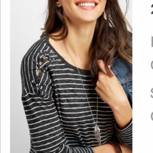 Lattice shoulder striped tee. Black combo.